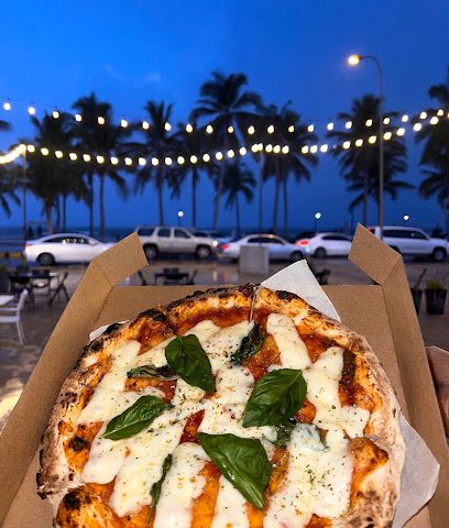 موزارت | فن البيتزا | بيتزا - صلالة - +968 9174 4452