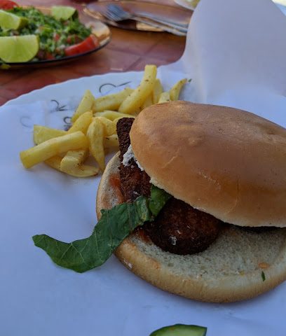 مقهى جولدن سافرون - بهلاء - +968 25 410403