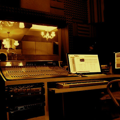 غولدن سترينجز عمان - مسقط - +968 22 021462