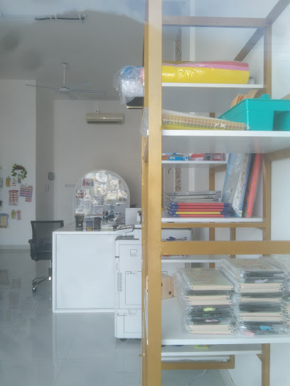 مكتبة المستنير (للقرطاسيات) - Oman|Sur 411