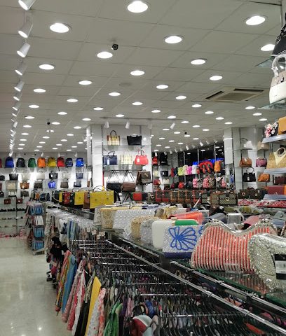 بيع الأحذية والحقائب النسائية - السيب -