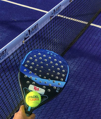 ملعب بادل عادل - صحار - +968 9438 9171