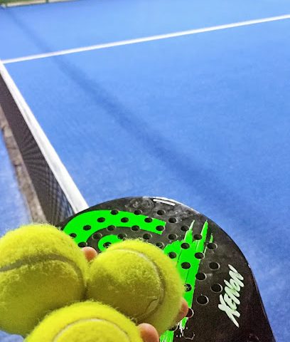 ملعب بادل - المدق - +968 9600 5006