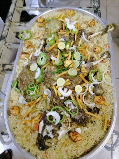 مطعم العالم العربي - Oman|طريق إزكي- فرق،