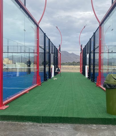 ملعب بادل - ماناه - +968 9397 5656