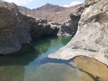 بركة سباحة طبيعية - الجعجاع -