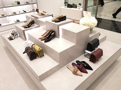 Charles & Keith تشارلز اند كيث - مول عُمان - مسقط -