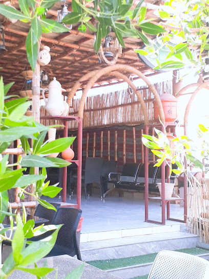 محل ابو الوليد الخصيبي للبيع وشوي الأسماك والدواجن والأسماك الصناعية القديمة بنزوى مقابل المدى لزينة السيارات - Oman|611|الآن هو محل بيع الأسماك فقط قرب مدينة نزوى مركز المدينة