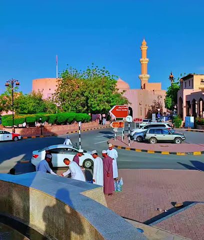 مواقف سيارات سوق نزوى - نزوى -