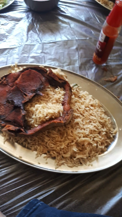 مطعم المندي والمضبي - Oman|84G5+XHG