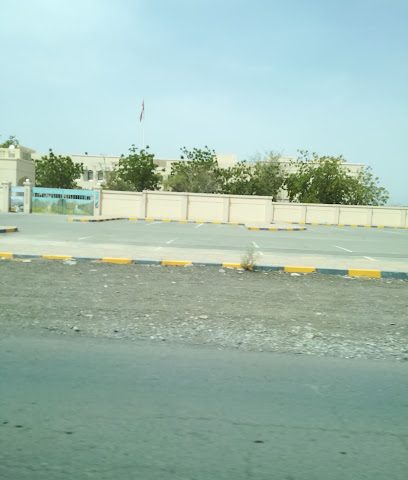 مدرسة الشيخ إبراهيم بن سعيد العبري للتعليم الأساسي - الحمرا - +968 25 423524