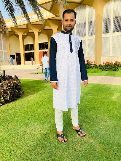 ملعب الملكي (بادل و ترتان) - Oman|Sohar|شارع المحمودي، ولاية صُحار،،|9PCM+68X