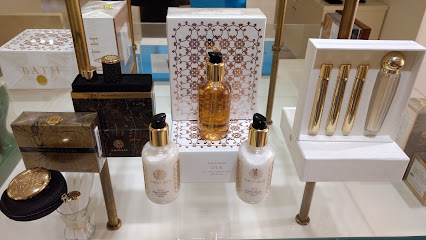 مركز صناعات أمواج والزائرين عطر امواج - مركز الزوار - السيب - +968 24 534802