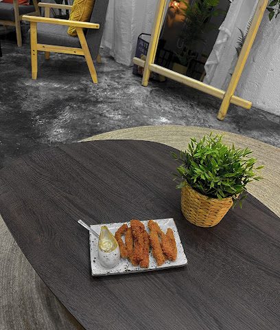 جوليس كافيه اند مور - سمائل - +968 9919 7049