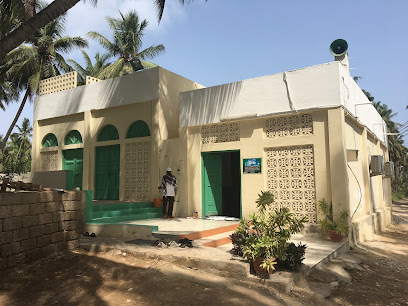 سواحي ثاج الدين (إلى اليمين) مقام شيرمان بيرومال - صلالة -