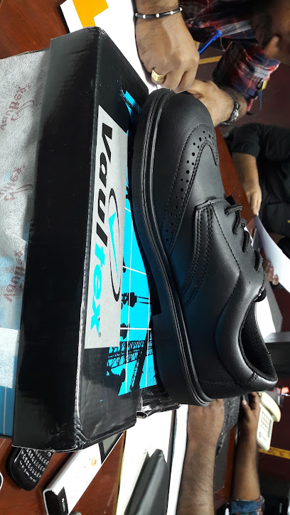 الضمان لقطع الغيار والمعدات الثقيلة - Oman|Salalah|Unnamed Rd|23C2+PHF