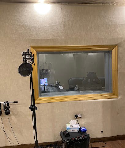 استديو لايف ميوزك للانتاج الفني - البريمي - +968 9600 2106