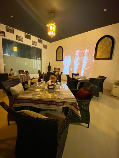 هوت جريل - Oman|طريق إزكي - سناو،